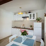 House Jozefina With Pool *