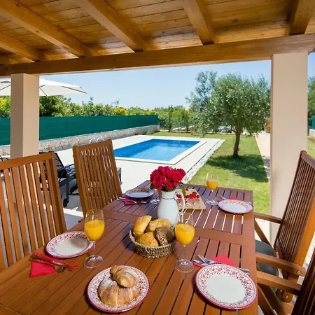 House Jozefina With Pool Lägenhet