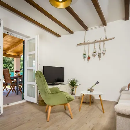 House Jozefina With Pool Appartement