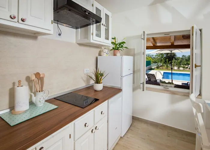 House Jozefina With Pool