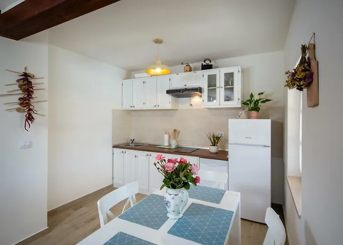 House Jozefina With Pool *