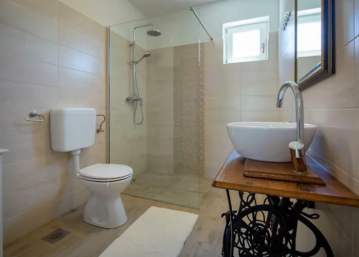 House Jozefina With Pool Appartement