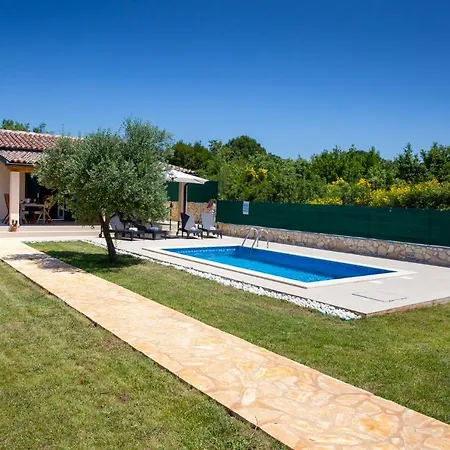 House Jozefina With Pool * 로비니