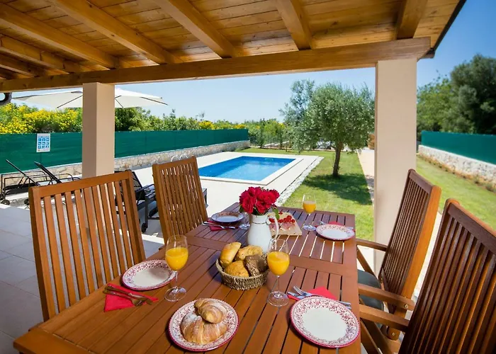 House Jozefina With Pool Apartamento